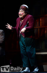 组图：金烔完音乐剧试演 李钟赫投入表情扭曲