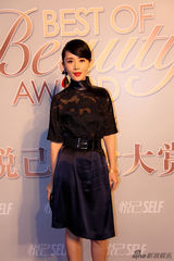 组图：车永莉出席活动红唇短裙秀美腿