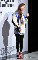 组图：韩佳人孔孝真少女时代Jessica等出席时装秀