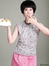 组图：海清夏日清新写真曝光 与猫嬉戏灵动优雅