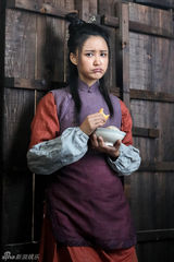 组图：张歆艺《大河儿女》曝厨娘剧照获赞