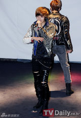 组图：韩新团TOUCH开首场见面会现场活跃