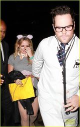 组图:群星惊悚亮相万圣节派对莱昂纳多变蒙面人