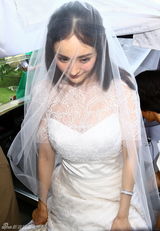 杨幂刘恺威完婚当众热吻 新娘洒泪双方父母到场