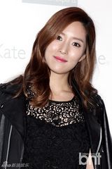 组图：韩星韩高恩韩惠珍等靓装为名品站台