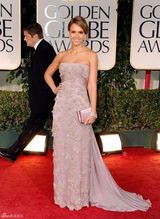 高清图：金球奖红毯杰西卡-阿尔芭礼服秀好身材