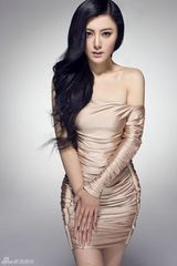 组图：陈廷嘉全新写真曝光 曼妙身姿性感妩媚