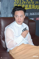 组图：陈奕迅被歌迷催减肥 欲创50场个唱纪录