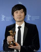 组图：《白日焰火》庆祝擒两熊 廖凡桂纶镁相拥