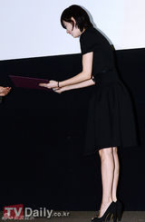 组图：韩星韩孝珠参加活动 清瘦身材惹人怜惜