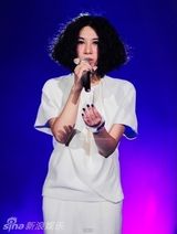 尚雯婕《歌手》另类造型盘点 变时尚女魔头(图)