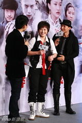 幻灯图：《苏乞儿》发布会 周迅袁和平等揭晓档期