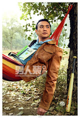 组图：黄觉冬日大片温暖惬意 尽展成熟雅痞风 