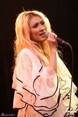 组图：戴佩妮新专辑成绩亮眼 Live演唱会圣诞气氛浓