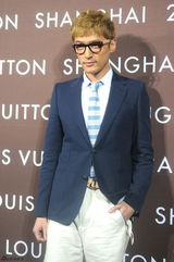 组图：范冰冰巩俐吴奇隆等出席上海时装秀