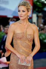 组图：凯特-哈德森性感亮相威尼斯电影节