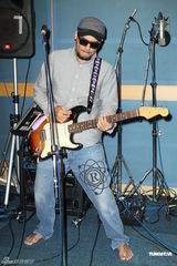 组图：余文乐台北探班张震岳 遭媒体围堵喊冤