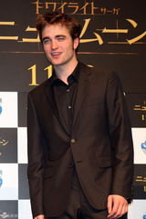 高清组图：罗伯特-帕丁森现身东京宣传《新月》