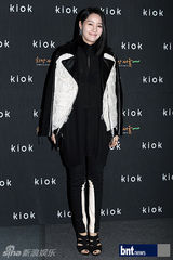 组图：裴素恩赵达焕等众星盛装出席时装展