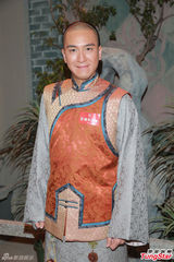 组图：杨怡再与马国明合作 称其不敢加亲热戏