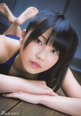 组图：AKB48横山由依内衣写真展现清纯少女风