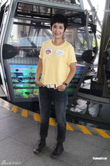 组图：吴君如出席慈善活动 称已安慰脚伤古天乐