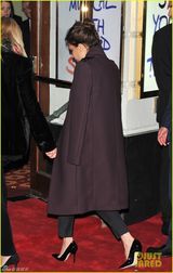 组图：贝克汉姆一家盛装亮相 辣妹摆酷三子型爆