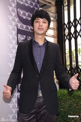 组图：郑元畅陈妍希因戏结缘 投资餐厅当老板