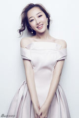 组图：蒋梦婕写真白色公主裙低调清新
