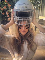 组图：丹麦甜心妮娜拍运动大片 扭小蛮腰身材辣