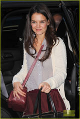 组图：凯蒂亮相纽约街头与粉丝微笑合影