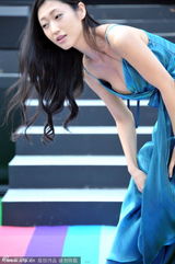 组图：倖田来未透视内衣竞艳坛蜜俯身秀美乳