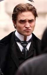 幻灯图：罗伯特-帕丁森礼帽装现身 自称毫不性感