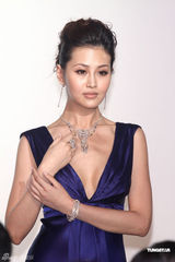 组图：白歆惠许玮宁等18名模齐亮相 演绎顶级珠宝