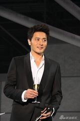 幻灯图：张东健李秉宪宋承宪元彬四大天王日本聚首