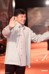 组图：亚太影展女星比美 侯佩岑温碧霞红毯争艳