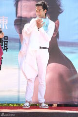 组图：陈晓东新专辑扮熟男 性感指数直逼宅难女神