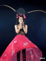 幻灯图：莫文蔚个唱攻陷昆明 张亚东现身互拍合照