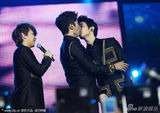 组图：SJ-M与EXO-M同台献唱 上演音乐狂欢