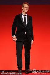 高清图：《大将军寇流岚》首映 巴特勒查斯坦嬉闹