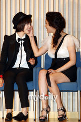 幻灯图：姜志焕朴时妍等出席《COFFEE HOUSE》发布