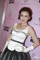 组图：周慧敏赞老公细心体贴 诸葛梓岐望生龙宝宝