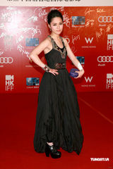 幻灯图：阿娇“艳照”后首做女主角 与陈伟霆鸳鸯浴戏