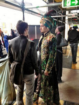 组图：兰伯特维也纳献唱 孔雀装妖娆异域风情