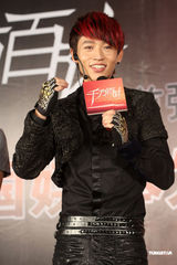 高清组图：魏晨新碟发布否认整容 前往医院乃体检