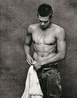 组图：林丹时尚写真秀壮硕肌肉霸气外露