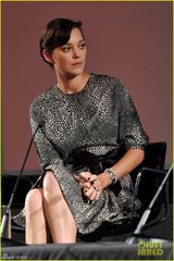 组图：玛丽昂歌迪亚优雅亮相宣传新片