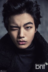 高清：韩星吕珍九时尚大片 游走于少年男人之间