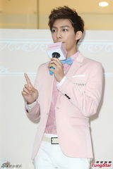 组图：炎亚纶合作宅男女神李毓芬 称其像小女孩