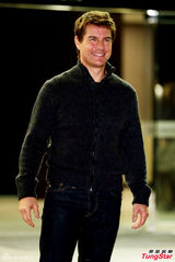 组图：阿汤哥访台宣传新片 亲切挥手展招牌笑容